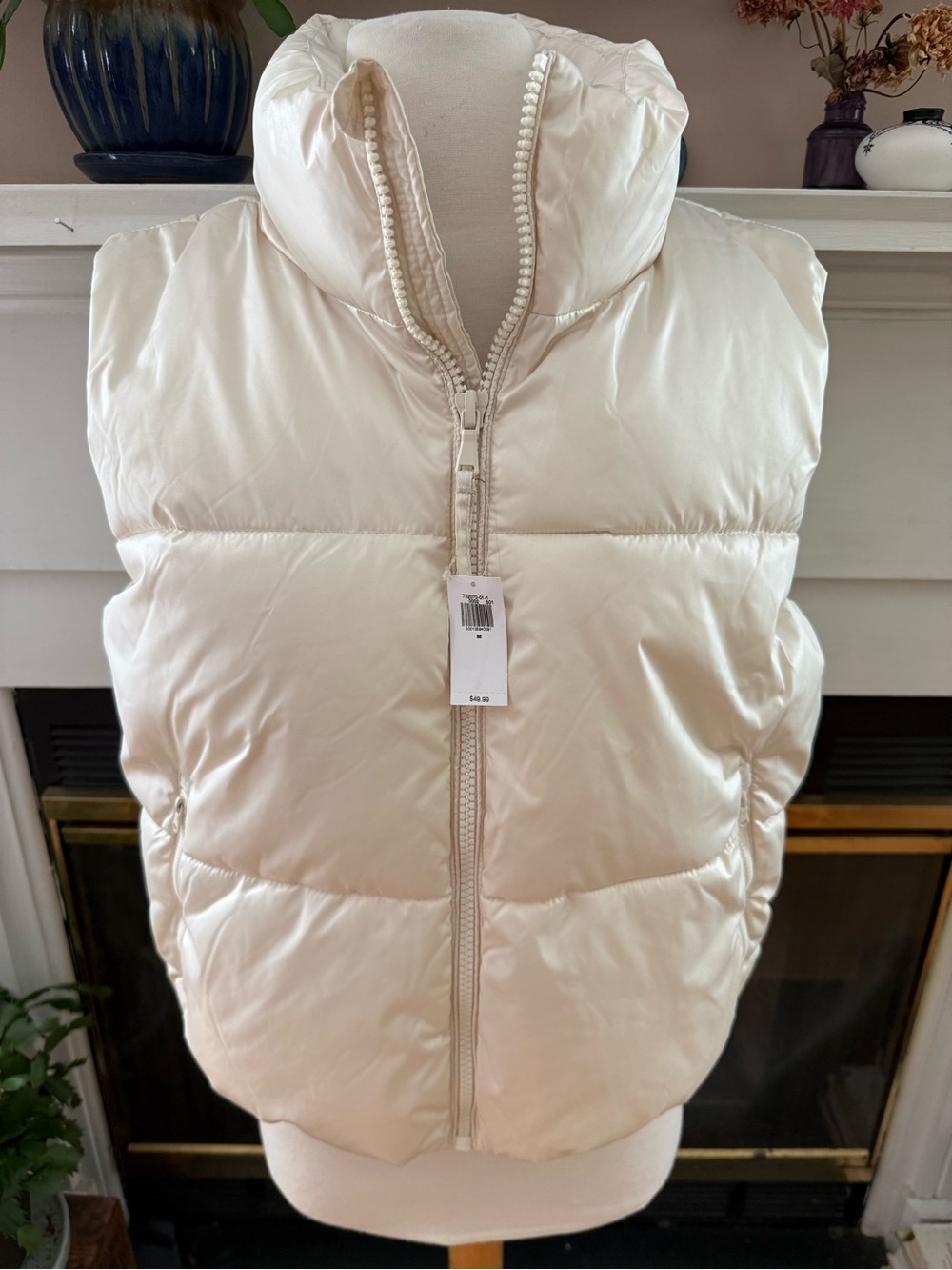 Women's Cream Quilted Puffer Vest with High Collar Old Navy NWT